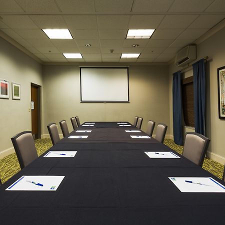 Holiday Inn Express And Suites Tampa I-75 At Bruce B. Downs By Ihg Ngoại thất bức ảnh
