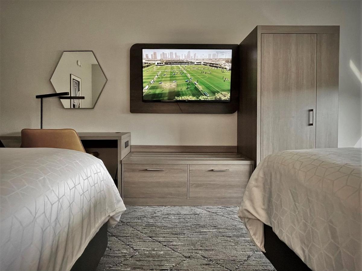 Holiday Inn Express And Suites Tampa I-75 At Bruce B. Downs By Ihg Ngoại thất bức ảnh
