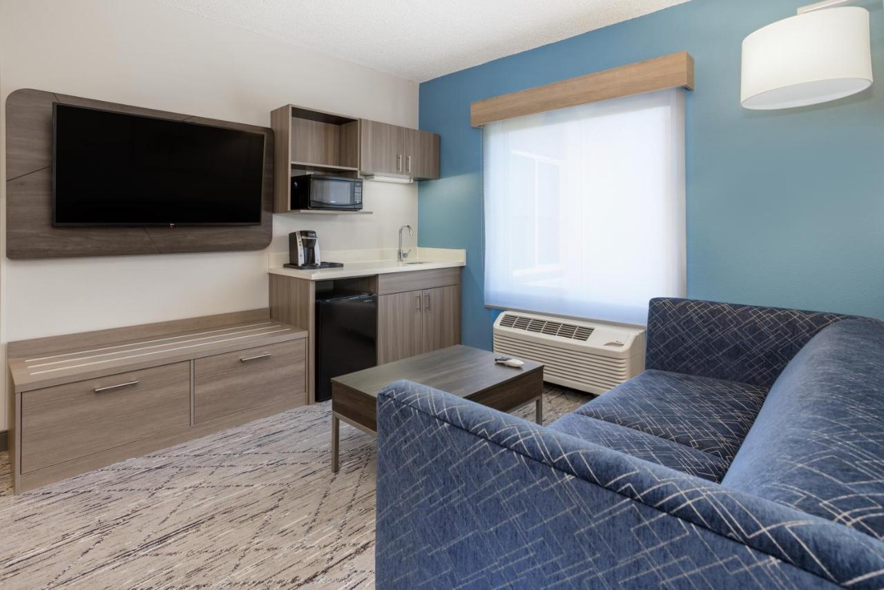 Holiday Inn Express And Suites Tampa I-75 At Bruce B. Downs By Ihg Ngoại thất bức ảnh