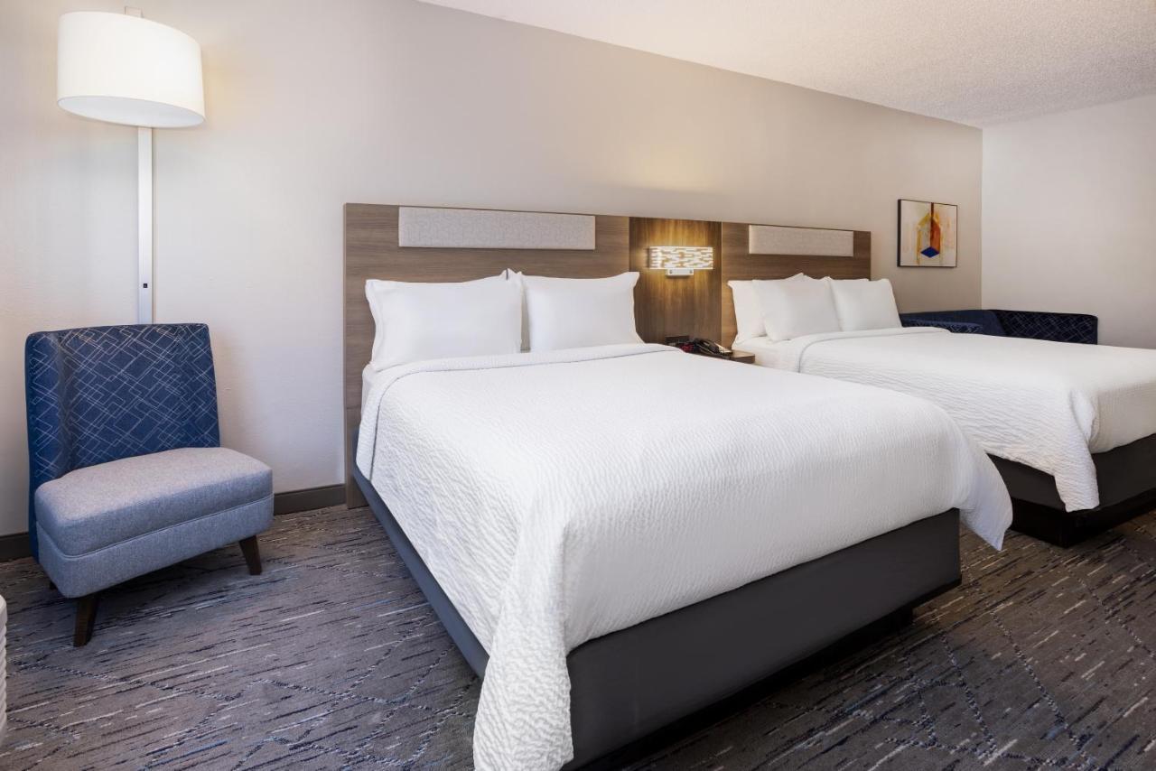 Holiday Inn Express And Suites Tampa I-75 At Bruce B. Downs By Ihg Ngoại thất bức ảnh