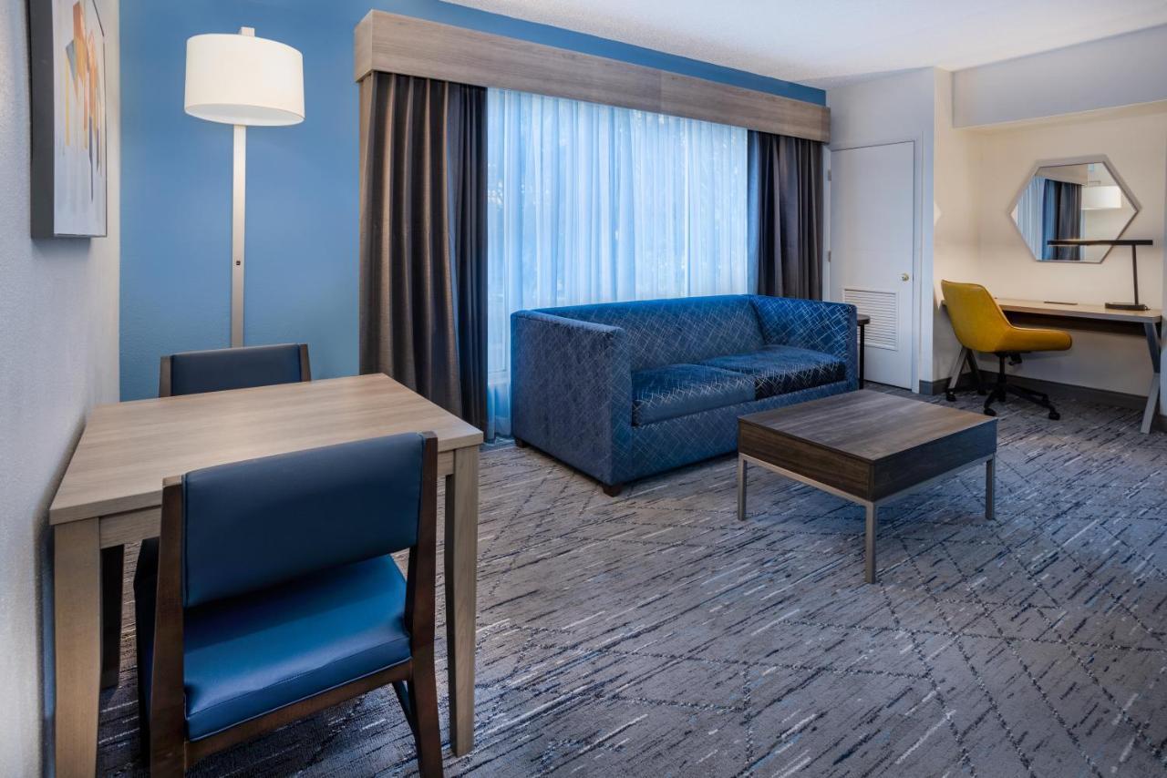 Holiday Inn Express And Suites Tampa I-75 At Bruce B. Downs By Ihg Ngoại thất bức ảnh