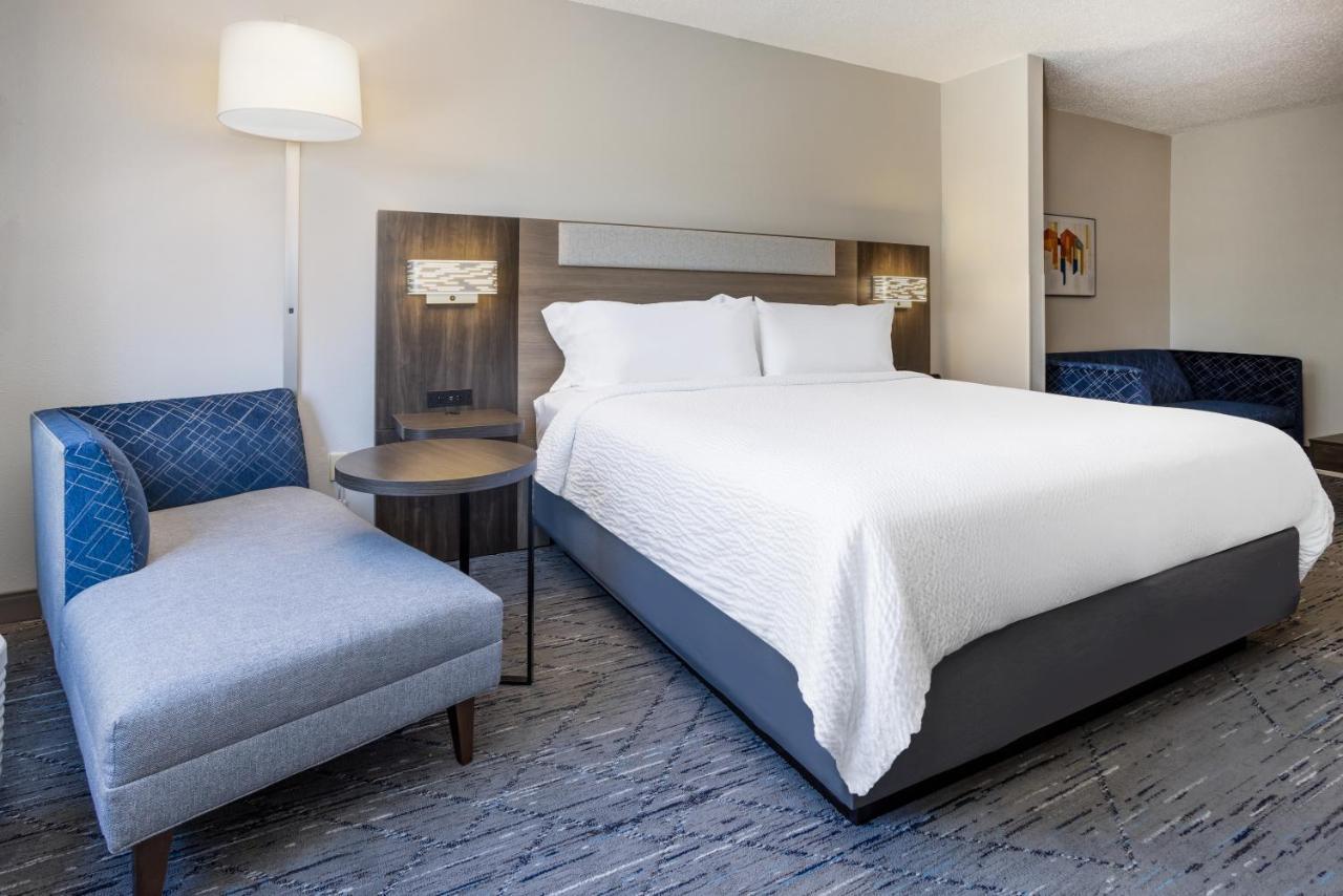 Holiday Inn Express And Suites Tampa I-75 At Bruce B. Downs By Ihg Ngoại thất bức ảnh
