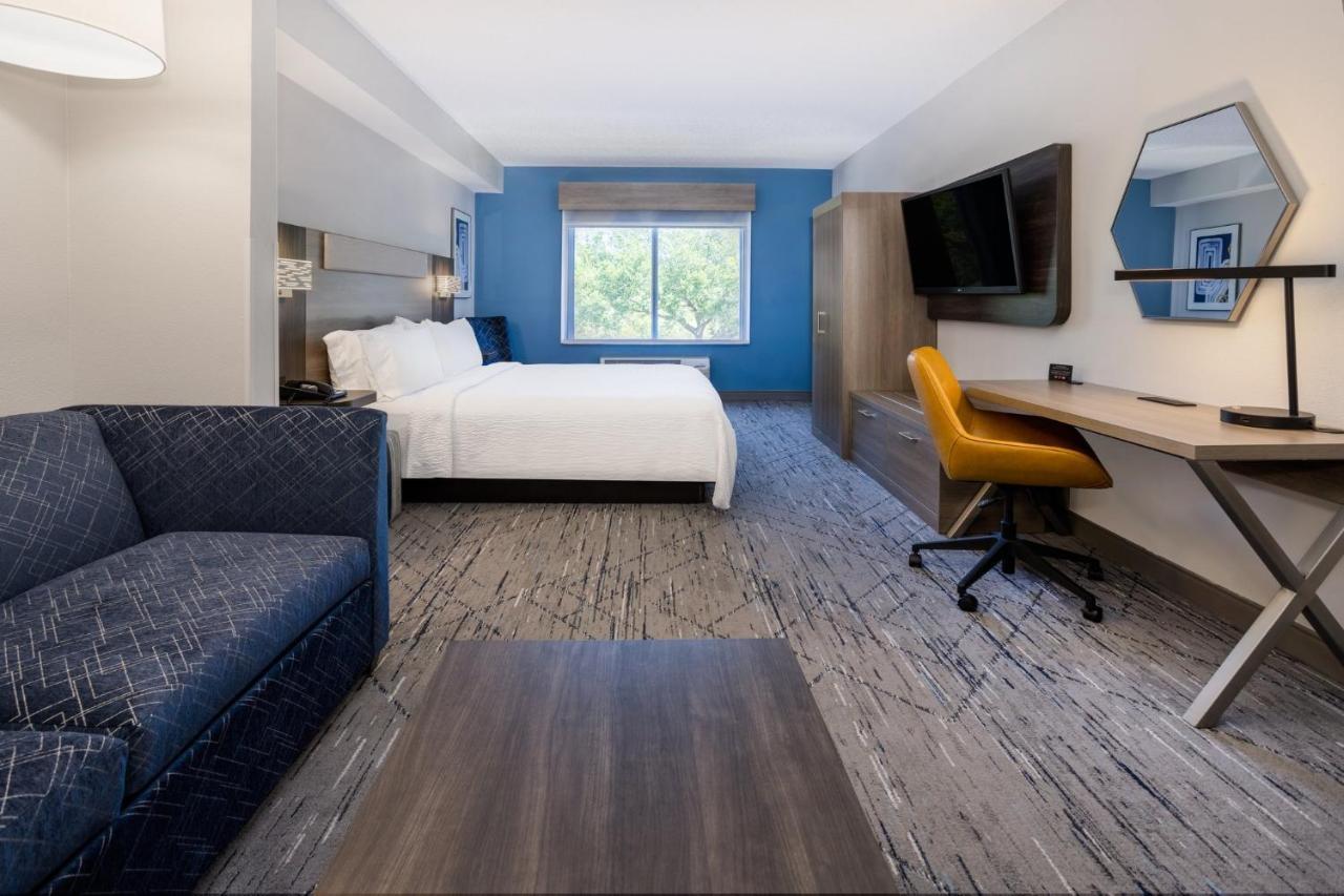 Holiday Inn Express And Suites Tampa I-75 At Bruce B. Downs By Ihg Ngoại thất bức ảnh