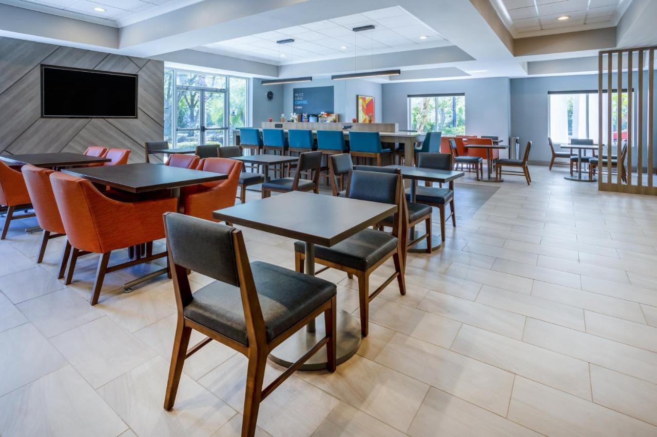Holiday Inn Express And Suites Tampa I-75 At Bruce B. Downs By Ihg Ngoại thất bức ảnh