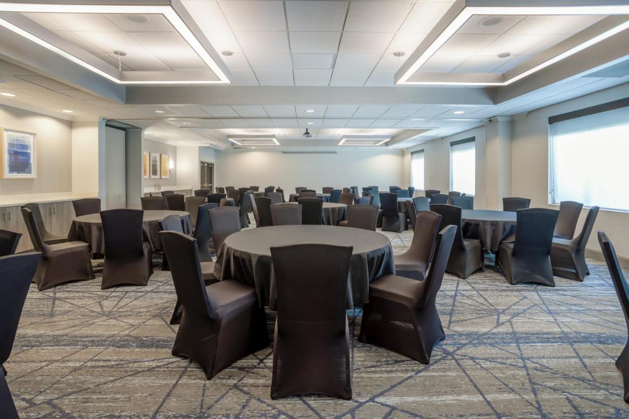Holiday Inn Express And Suites Tampa I-75 At Bruce B. Downs By Ihg Ngoại thất bức ảnh