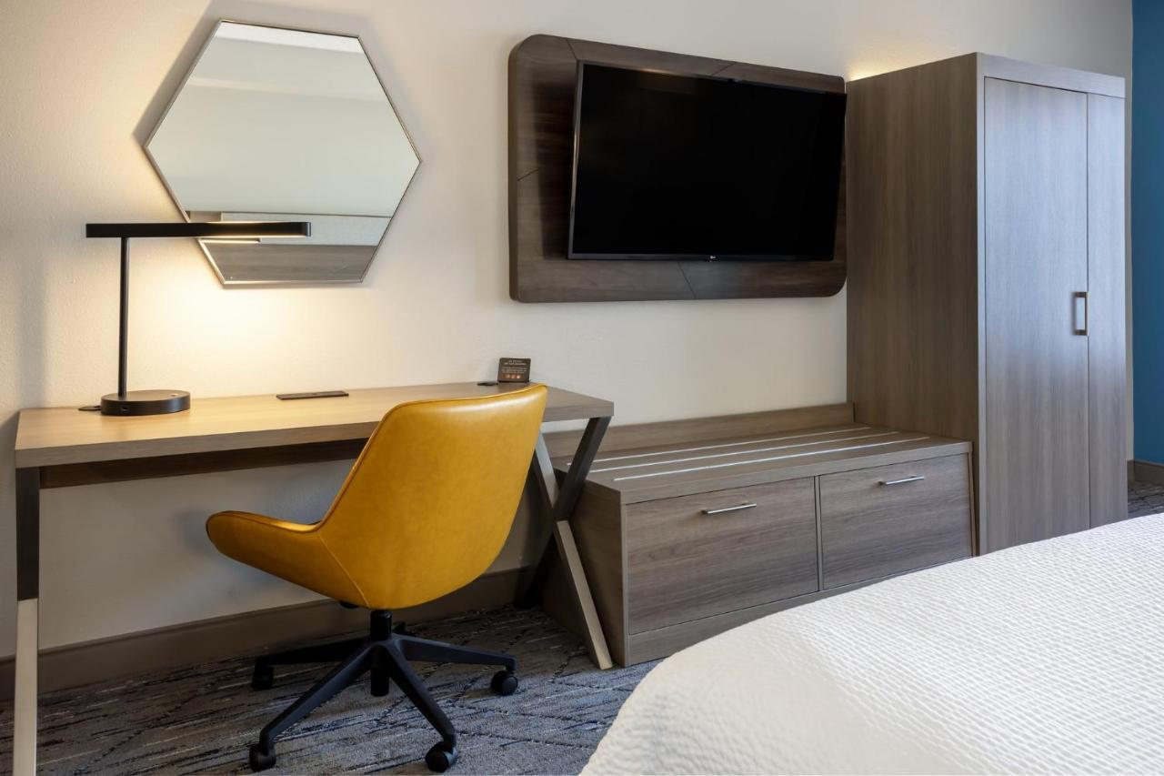 Holiday Inn Express And Suites Tampa I-75 At Bruce B. Downs By Ihg Ngoại thất bức ảnh