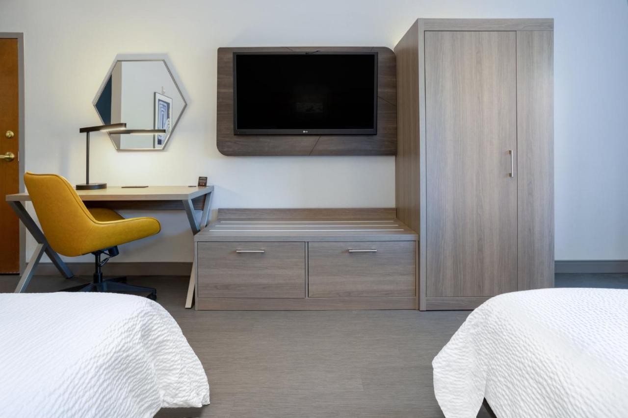 Holiday Inn Express And Suites Tampa I-75 At Bruce B. Downs By Ihg Ngoại thất bức ảnh