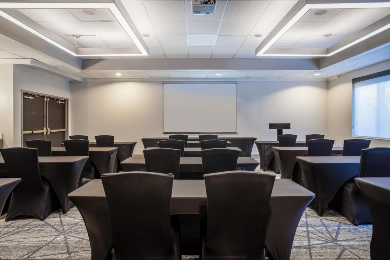 Holiday Inn Express And Suites Tampa I-75 At Bruce B. Downs By Ihg Ngoại thất bức ảnh