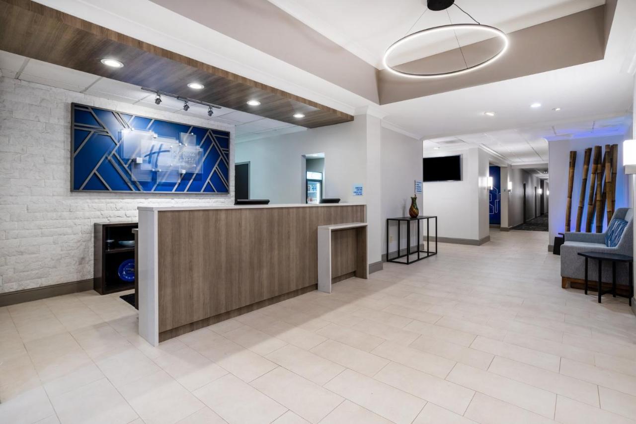 Holiday Inn Express And Suites Tampa I-75 At Bruce B. Downs By Ihg Ngoại thất bức ảnh