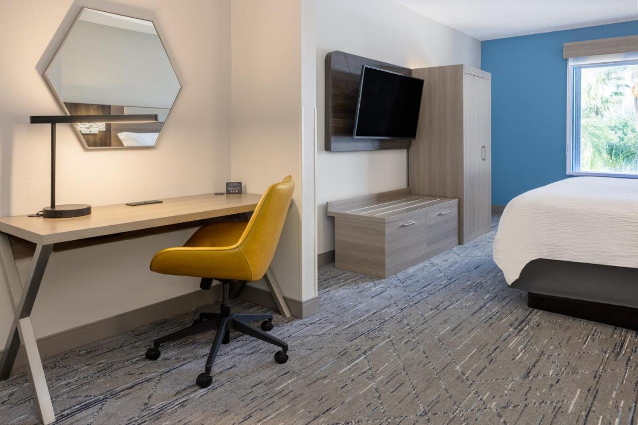 Holiday Inn Express And Suites Tampa I-75 At Bruce B. Downs By Ihg Ngoại thất bức ảnh