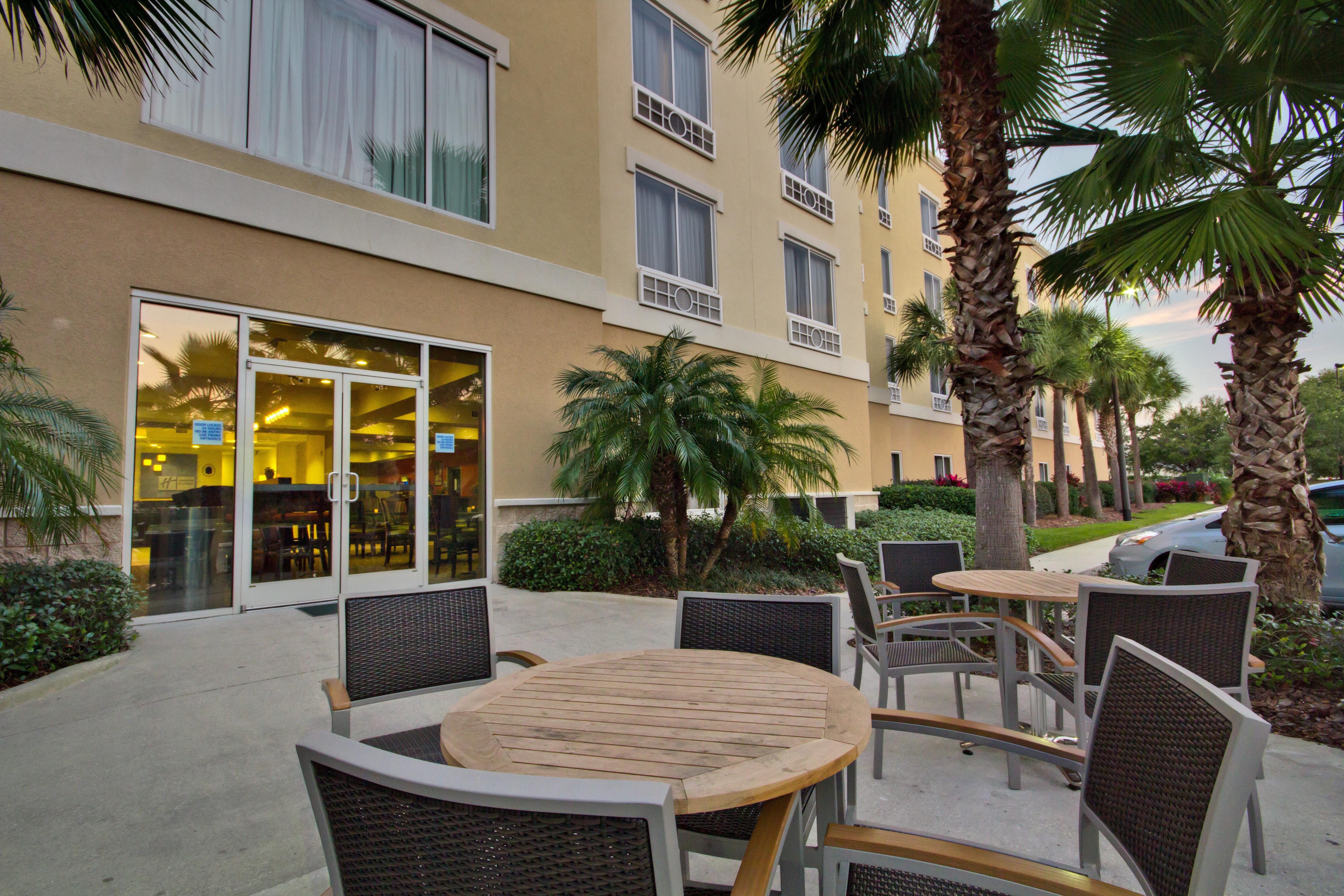 Holiday Inn Express And Suites Tampa I-75 At Bruce B. Downs By Ihg Ngoại thất bức ảnh