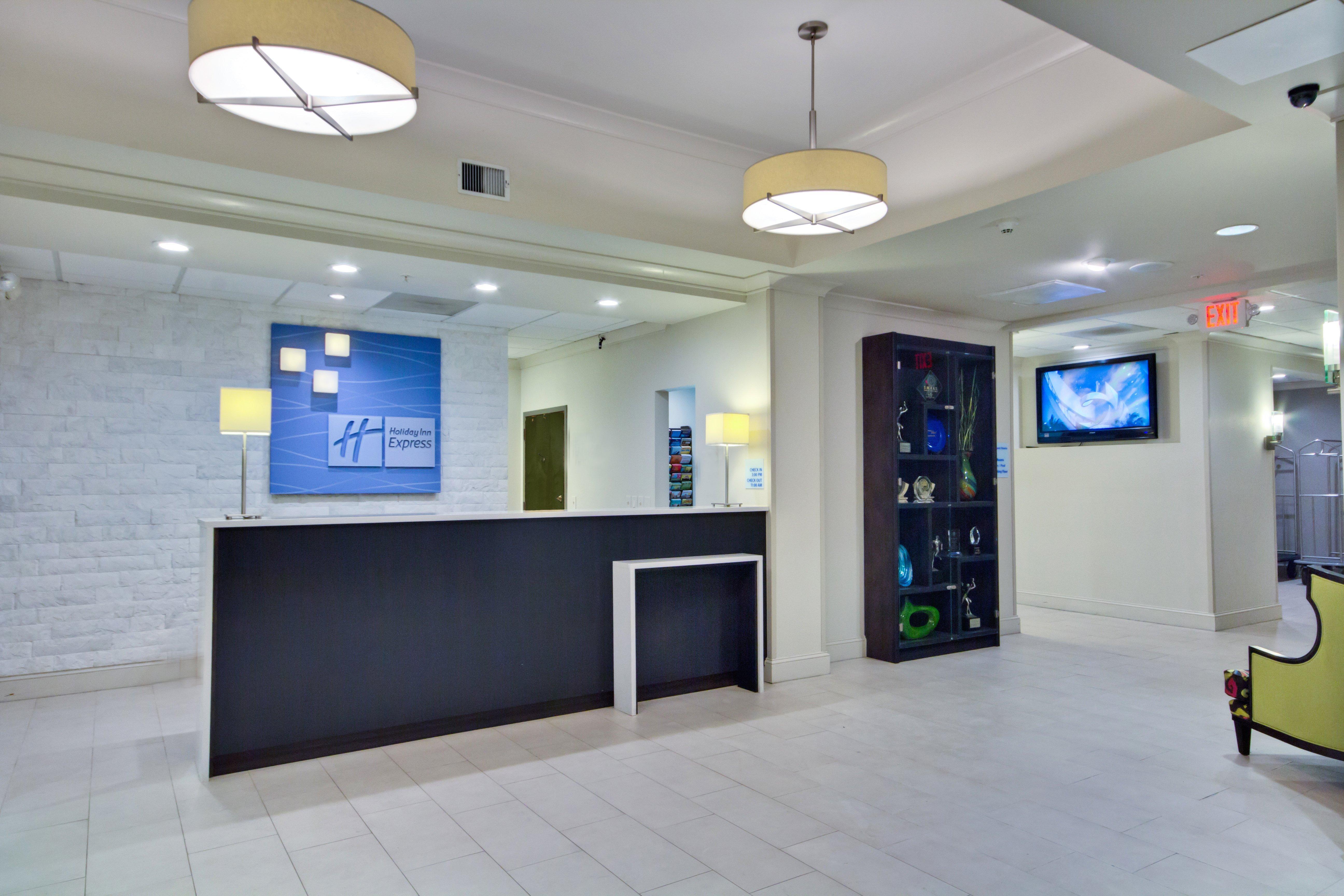 Holiday Inn Express And Suites Tampa I-75 At Bruce B. Downs By Ihg Ngoại thất bức ảnh