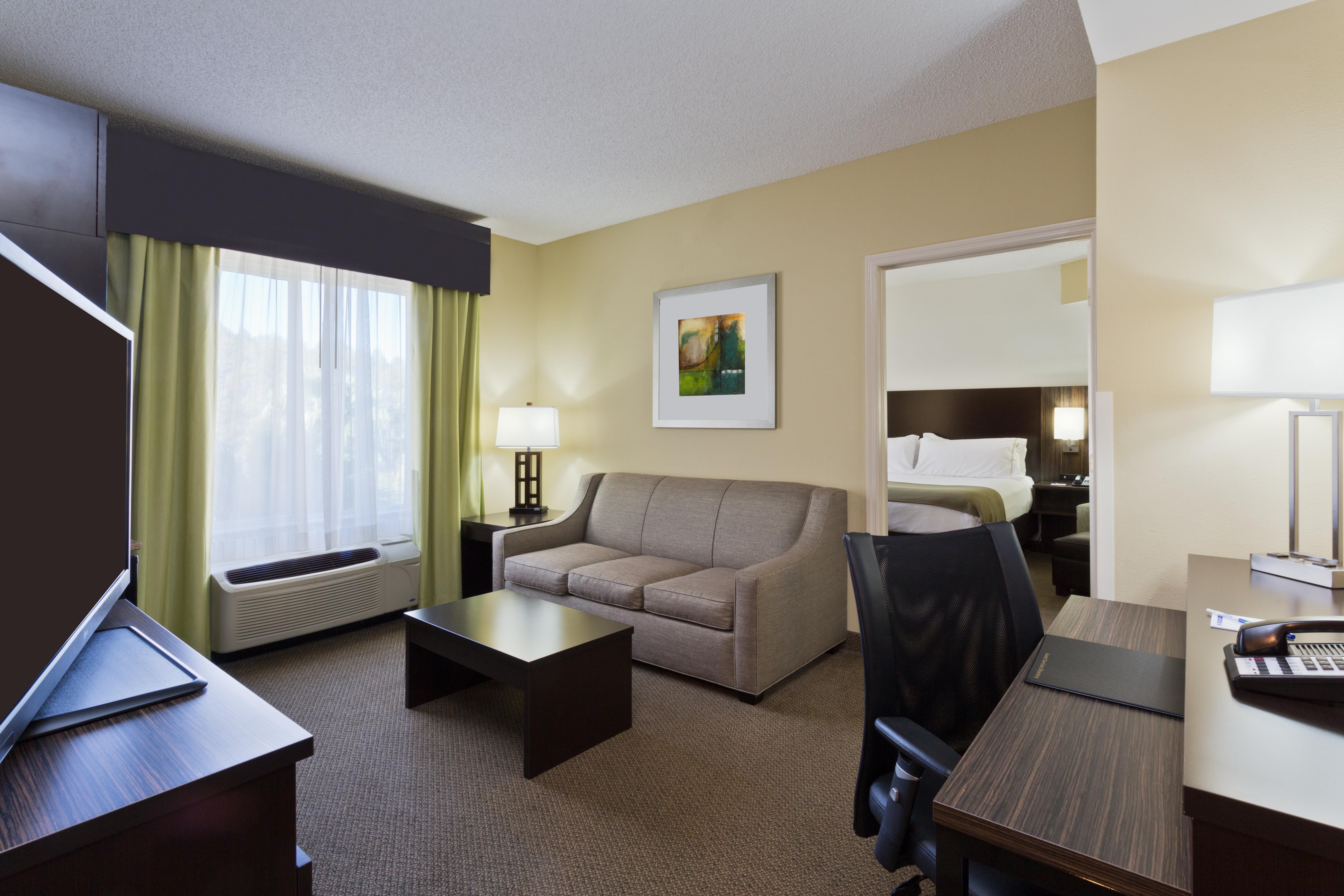 Holiday Inn Express And Suites Tampa I-75 At Bruce B. Downs By Ihg Ngoại thất bức ảnh